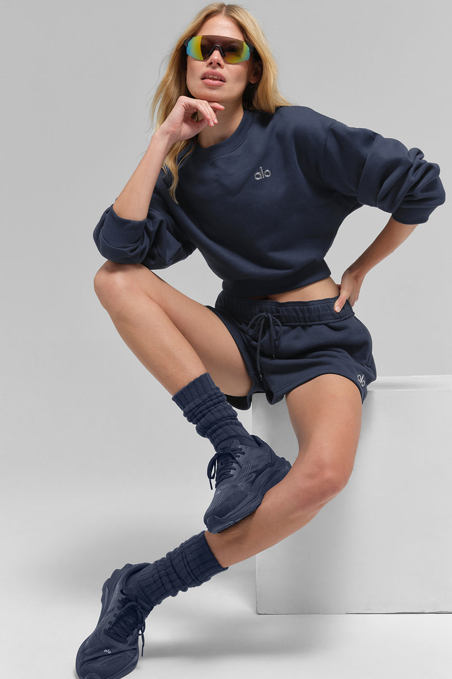 Cropped Accolade Crewneck - Navy