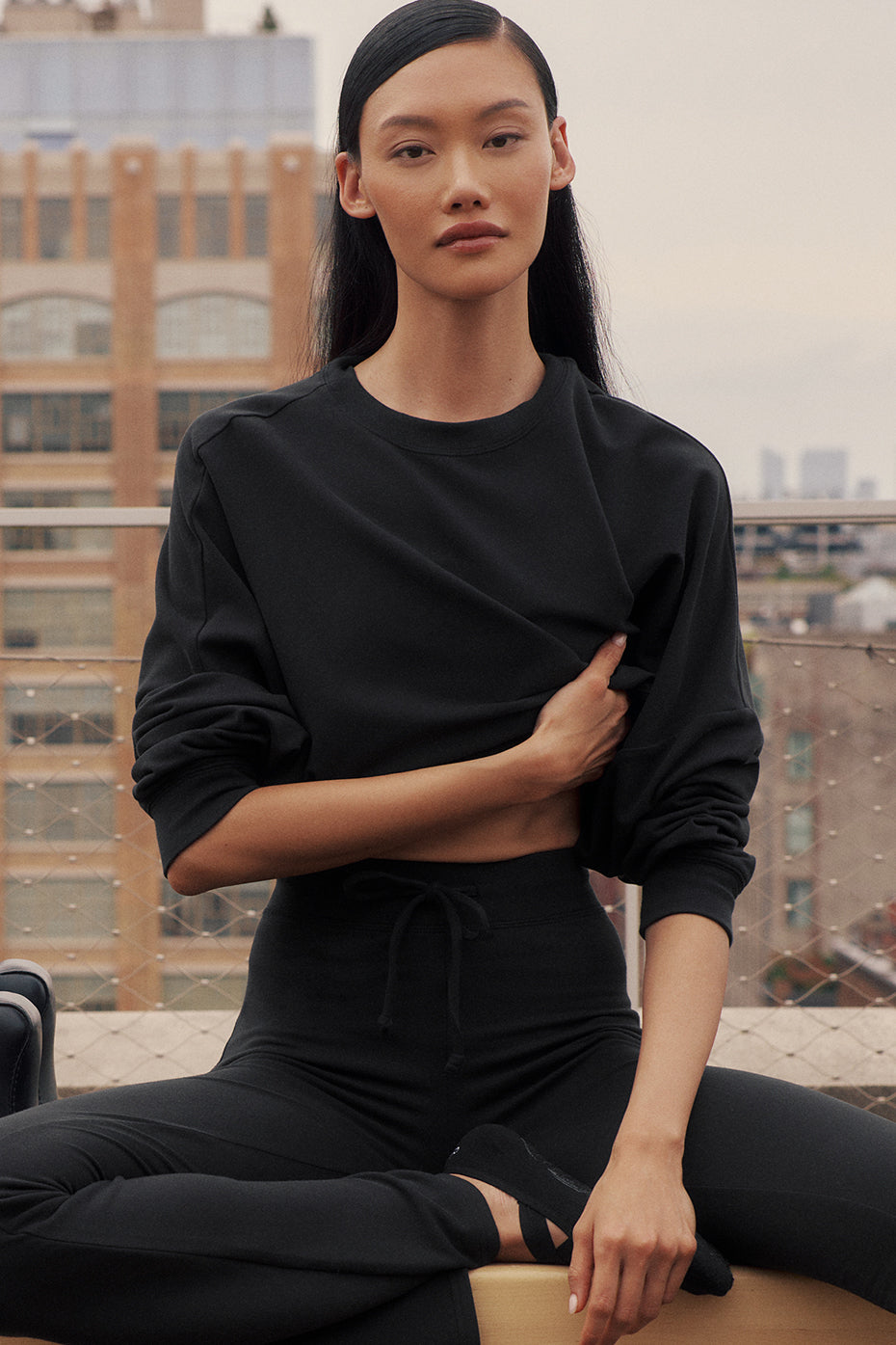 Cropped Sway Crew Neck Pullover - Black